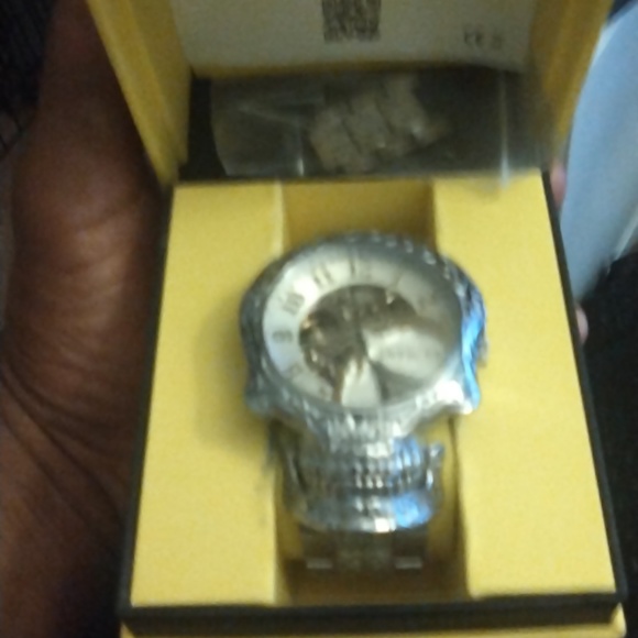 Brand new never worn Invicta big face skull watch - Picture 4 of 4